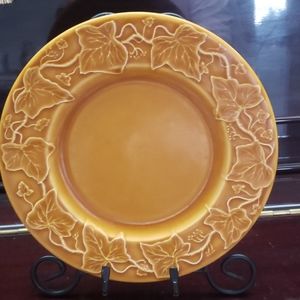 Set of 6 varage ivy embossed salad/dessert plates